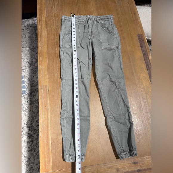 American Eagle Outfitters Olive Joggers - Picture 5 of 11